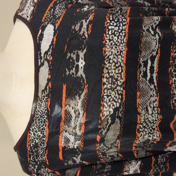 T-shirt in a stretchy material, snake-print black, off-white and orange - Picture 5 of 9